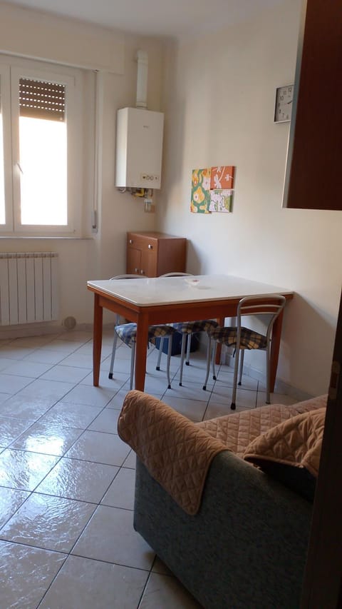 Communal lounge/ TV room, Kitchen or kitchenette, Living room, Seating area, Dining area, Internal: Not applicable to any particular room