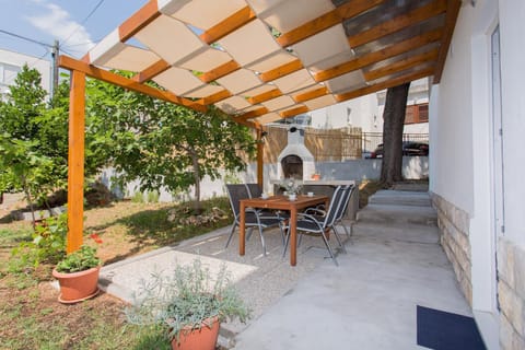 Patio, BBQ facilities, Garden, Garden view, Mountain view