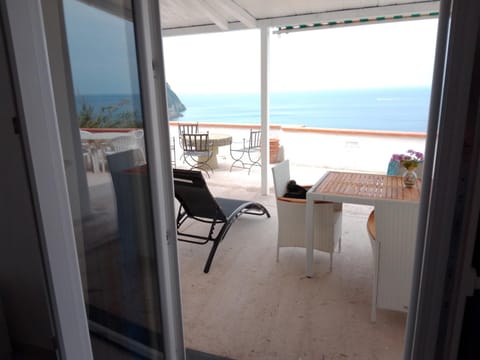 Riflessi della baia House in Forio