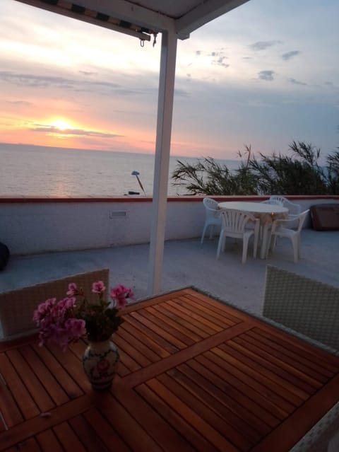 Riflessi della baia House in Forio