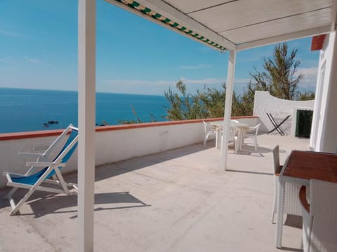 Riflessi della baia House in Forio