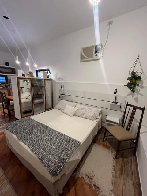 Bed, TV and multimedia, Kitchen or kitchenette, Living room, Photo of the whole room, Seating area, Dining area, Bedroom, minibar, oven, air conditioner