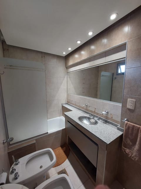 Shower, Toilet, Bathroom, Bath, towels