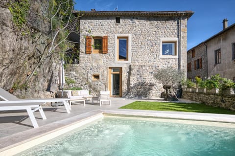 Property building, Spring, Day, Garden, Garden view, Pool view, Swimming pool, sunbed