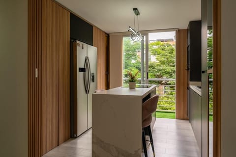 Kitchen or kitchenette, Dining area, oven