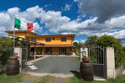 Facade/entrance
