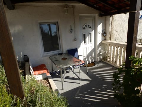 Facade/entrance, Balcony/Terrace, Seating area