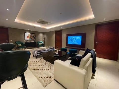 Communal lounge/ TV room, TV and multimedia, Living room, Seating area, Evening entertainment