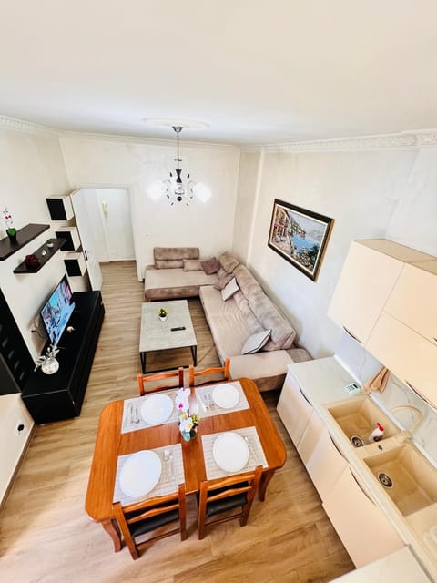 TV and multimedia, Living room, Photo of the whole room, Seating area, Dining area, minibar