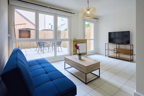 Communal lounge/ TV room, TV and multimedia, Living room, Seating area