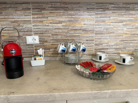 Coffee/tea facilities, Kitchen or kitchenette, Food and drinks, Food