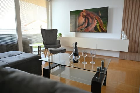 Communal lounge/ TV room, Living room