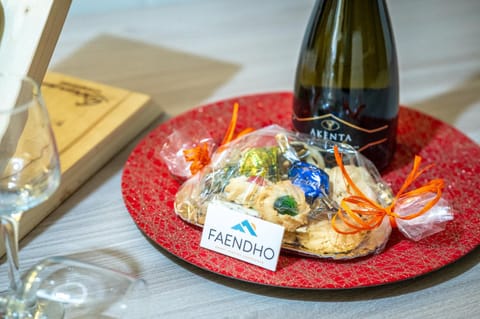 Food and drinks, Food, Drinks, Alcoholic drinks