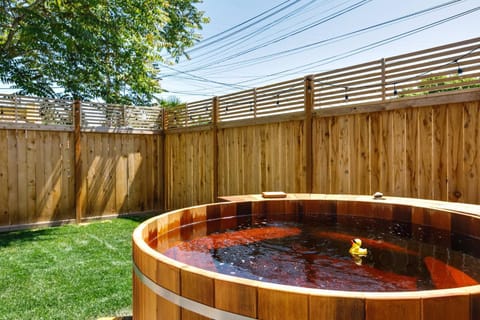 Garden, Hot Tub, Garden view
