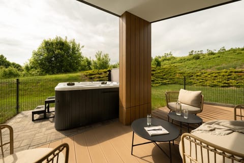 Patio, Spring, Day, Garden, Hot Tub, View (from property/room), Balcony/Terrace, Garden view