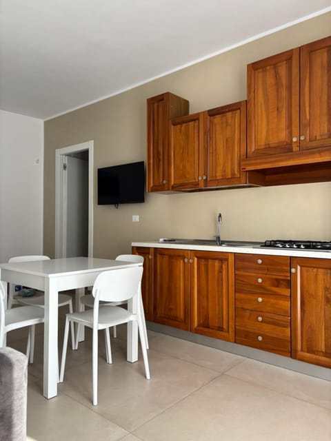 TV and multimedia, Kitchen or kitchenette, Dining area, stove