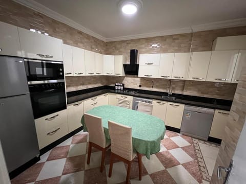 Kitchen or kitchenette, Dining area, dishwasher, oven