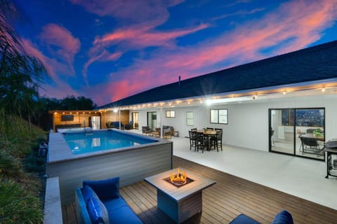 Balcony/Terrace, Swimming pool, fireplace