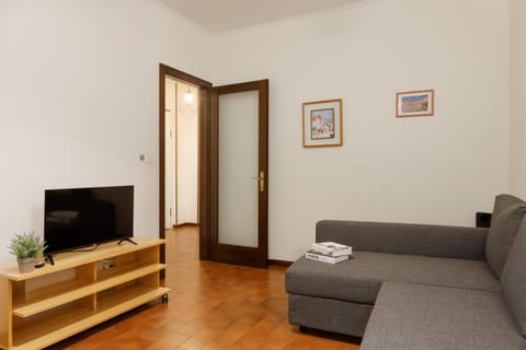 Communal lounge/ TV room, TV and multimedia, Living room, Seating area, Evening entertainment