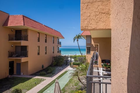 Playa Encantada 106 condo Apartment in Holmes Beach