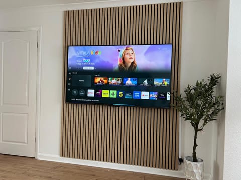 Communal lounge/ TV room, TV and multimedia