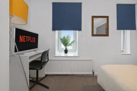 Bed, Photo of the whole room, internet