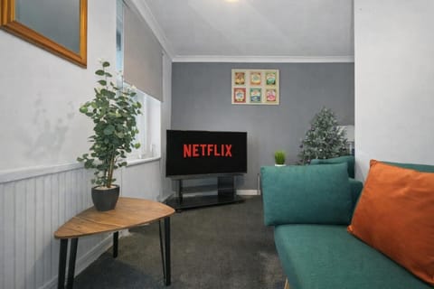 TV and multimedia, Living room, Seating area