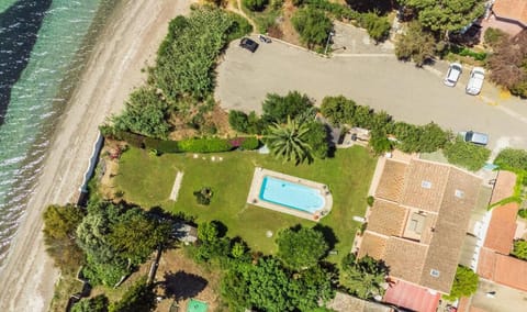 Beachfront- Private pool and design Apartment in Quartu Sant'Elena