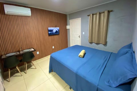 Communal lounge/ TV room, Bed, TV and multimedia, Living room, Photo of the whole room, Seating area, Evening entertainment, Bedroom, flat iron, hair dryier, internet, towels, air conditioner