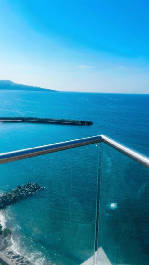 Nearby landmark, Natural landscape, Beach, young children, older children