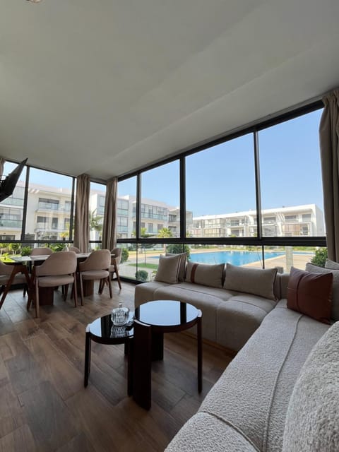 View (from property/room), Balcony/Terrace, Living room