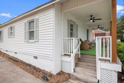 Lake Oliver Cottage Villa in Phenix City