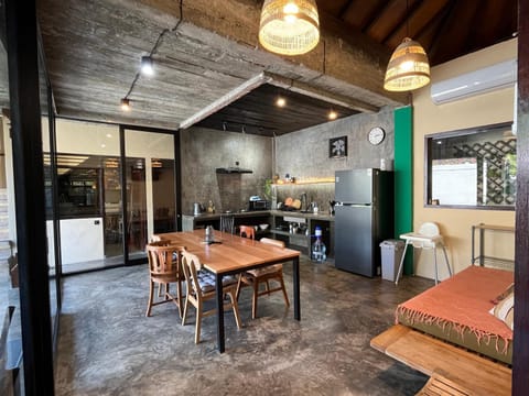 4BR home in the heart of Nusa Dua, walk to beach House in Kuta Selatan