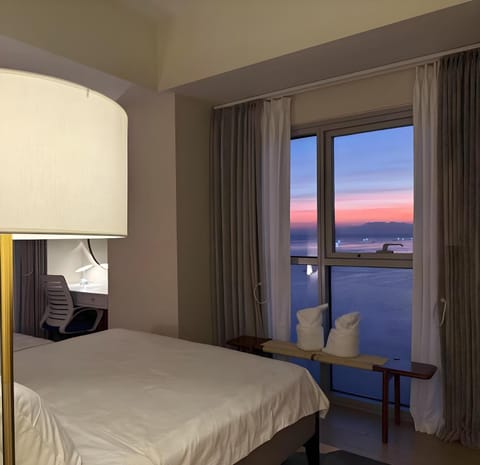 Bed, Natural landscape, Photo of the whole room, Bedroom, Sea view