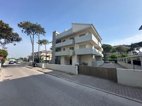 Property building, Street view