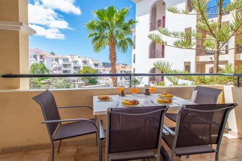 Property building, Balcony/Terrace, Seating area, Dining area