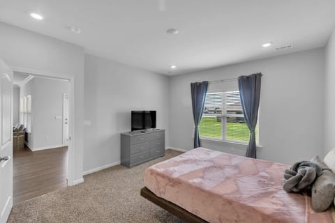 Charming 4BR Ranch-Style Home - Corner Lot home House in Huntsville