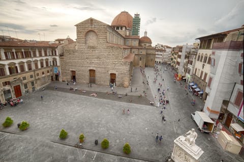 Facade/entrance, Landmark view