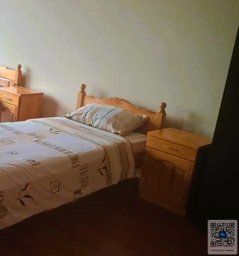 Bed, Photo of the whole room, Seating area, Bedroom