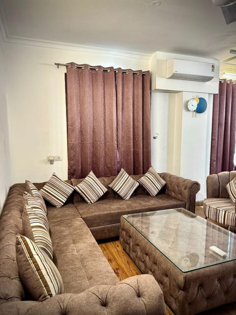 Living room, Seating area, air conditioner