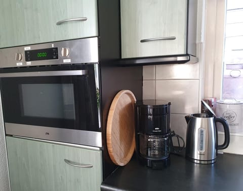 Coffee/tea facilities, microwave