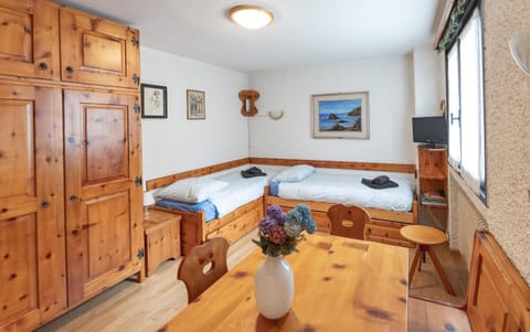 Living room, wardrobe