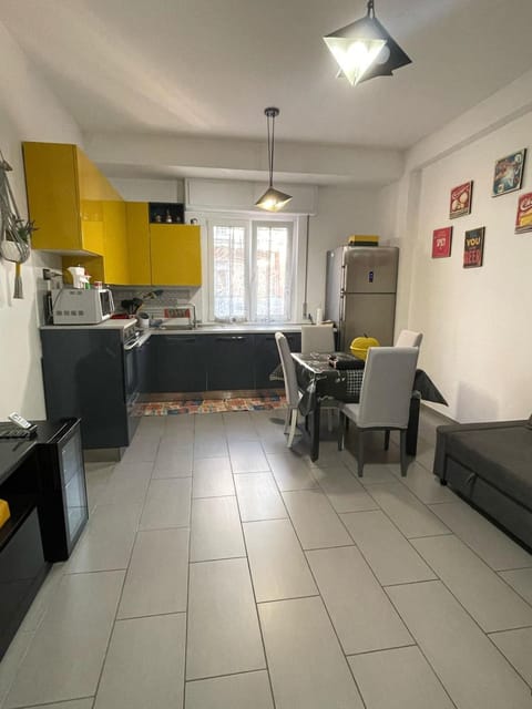 Kitchen or kitchenette, Living room, Dining area, oven