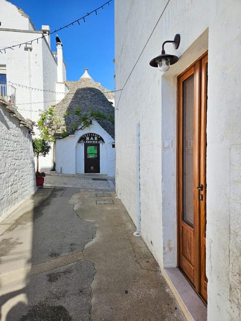Property building, Day, Neighbourhood, Street view