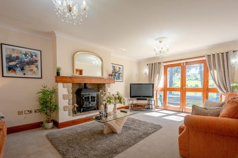 Pendle View Gatehouse Lakeside Stay House in Ribble Valley District