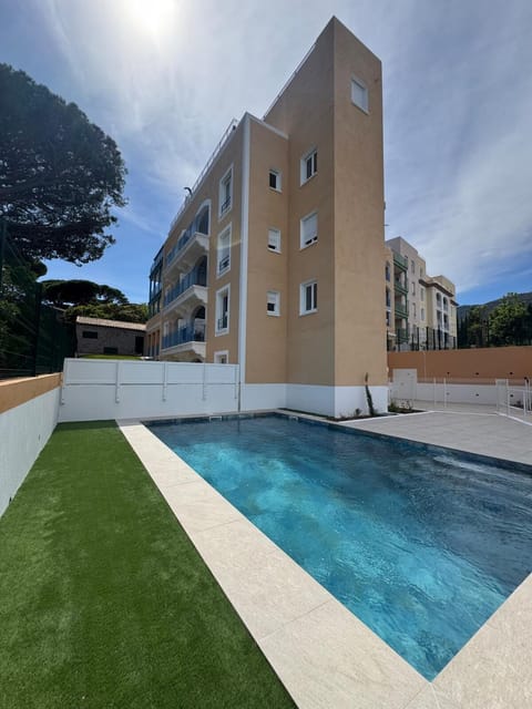 Property building, Swimming pool, Swimming pool