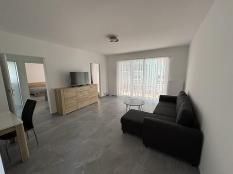 TV and multimedia, Living room, Evening entertainment