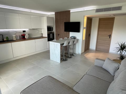 TV and multimedia, Coffee/tea facilities, Kitchen or kitchenette, Living room