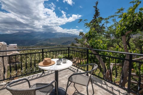 View (from property/room), Balcony/Terrace, Mountain view