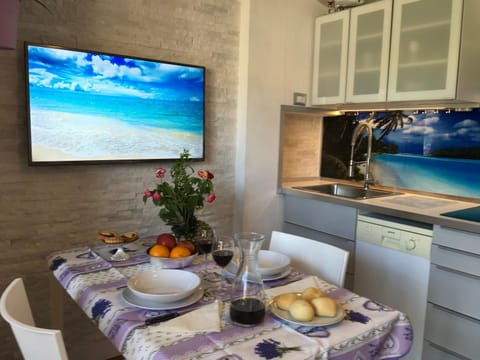 TV and multimedia, Kitchen or kitchenette, Dining area